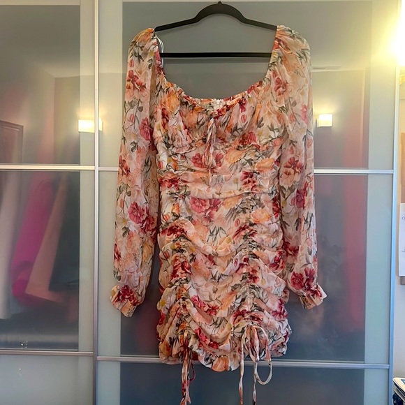 Dresses & Skirts - Sweetheart floral mini dress